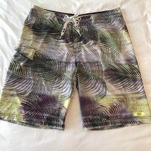 Men’s Oakley board shorts. Size: 36